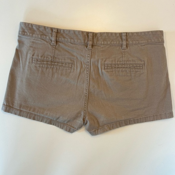 EXPRESS Khaki Shorts - Picture 4 of 5